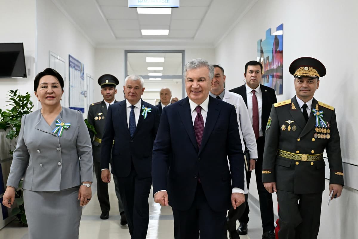 President Mirziyoyev visits World War II veterans ahead of Remembrance Day