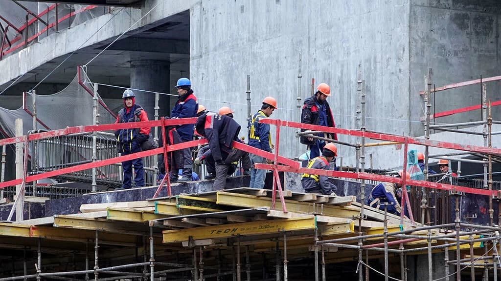 Число мигрантов в России сократилось на 10% за год — МВД