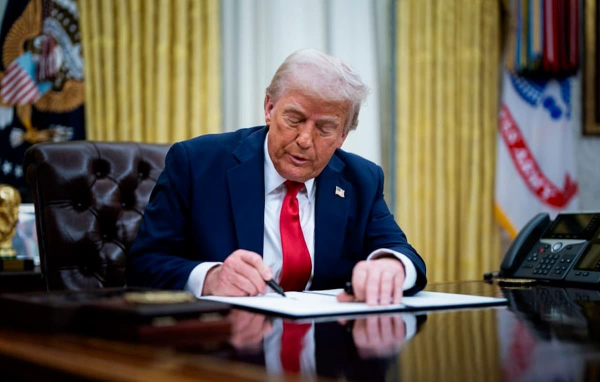Трамп Британиянинг Чагос архипелагини Маврикийга топшириш тўғрисидаги қарорини тасдиқлади
