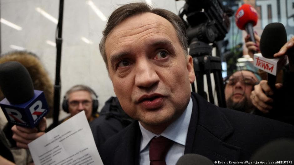 Orban himoya qilgan sobiq vazir AQShga qochib ketdi