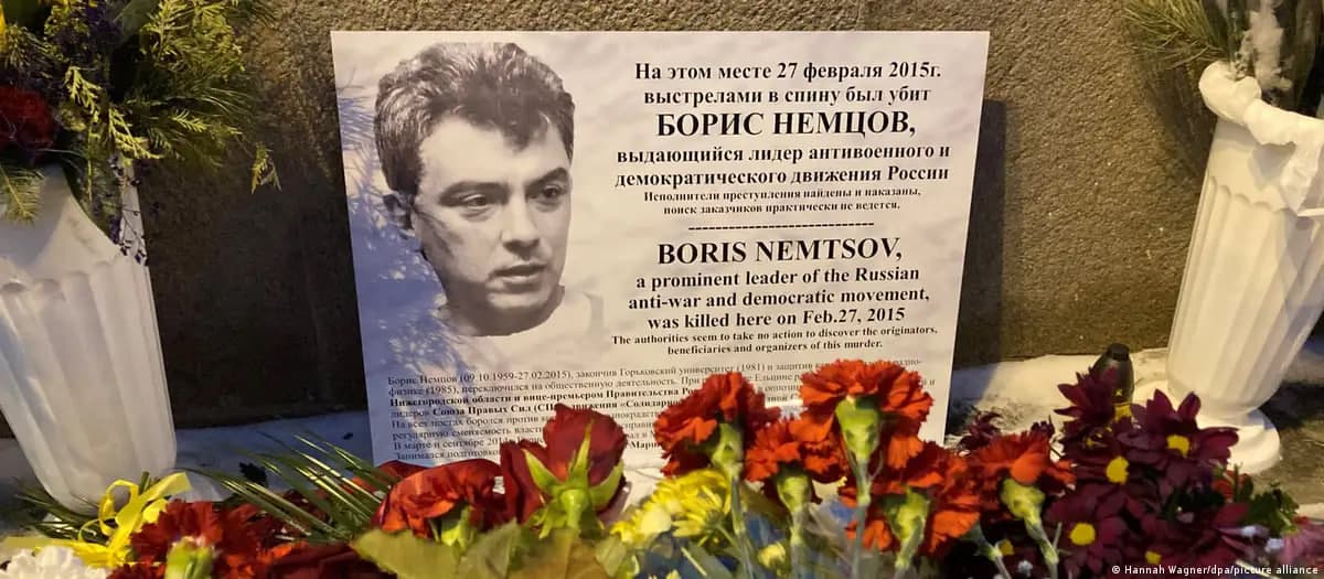 Немцовнинг ўлдирилганига 11 йил: ЕИ жиноят ҳақида эслатди