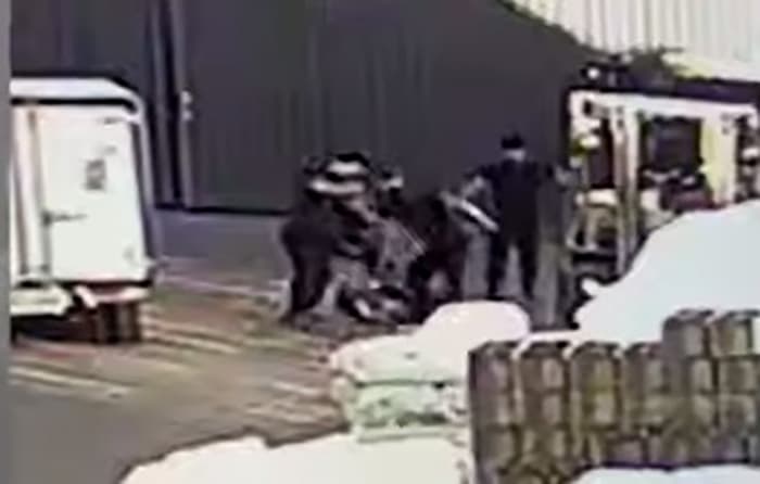 В Зангиатинском районе задержали участников избиения парня на предприятии