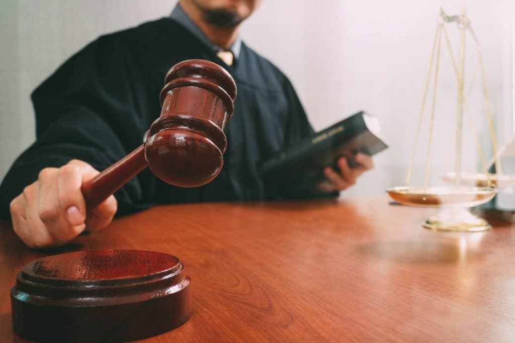 Inson huquqlari buzilishiga yo‘l qo‘ygan 33 nafar mas’ul xodim intizomiy va ma’muriy javobgarlikka tortilgan – Ombudsman