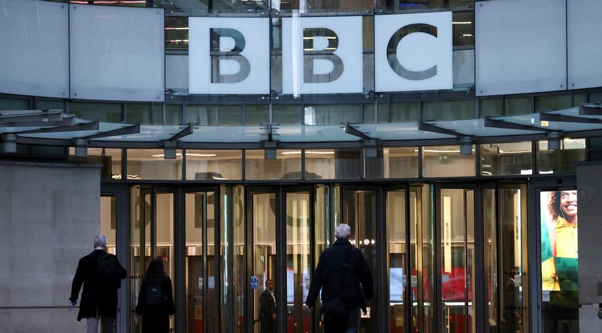 Tramp BBC'dan 5 mlrd dollargacha to‘lov undirishni rejalashtirmoqda
