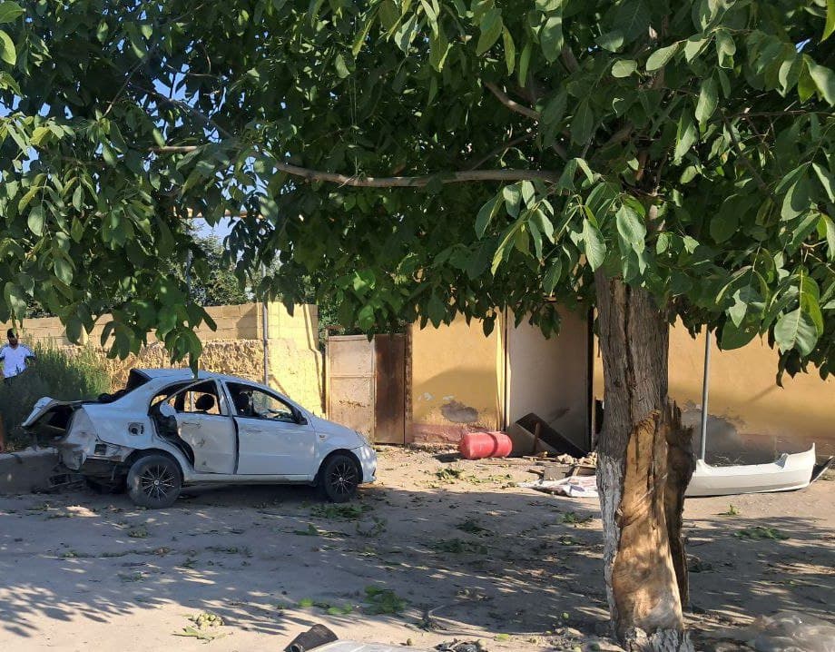 Farg‘onada avtomobil daraxtga urilishi oqibatida yo‘lovchi halok bo‘ldi