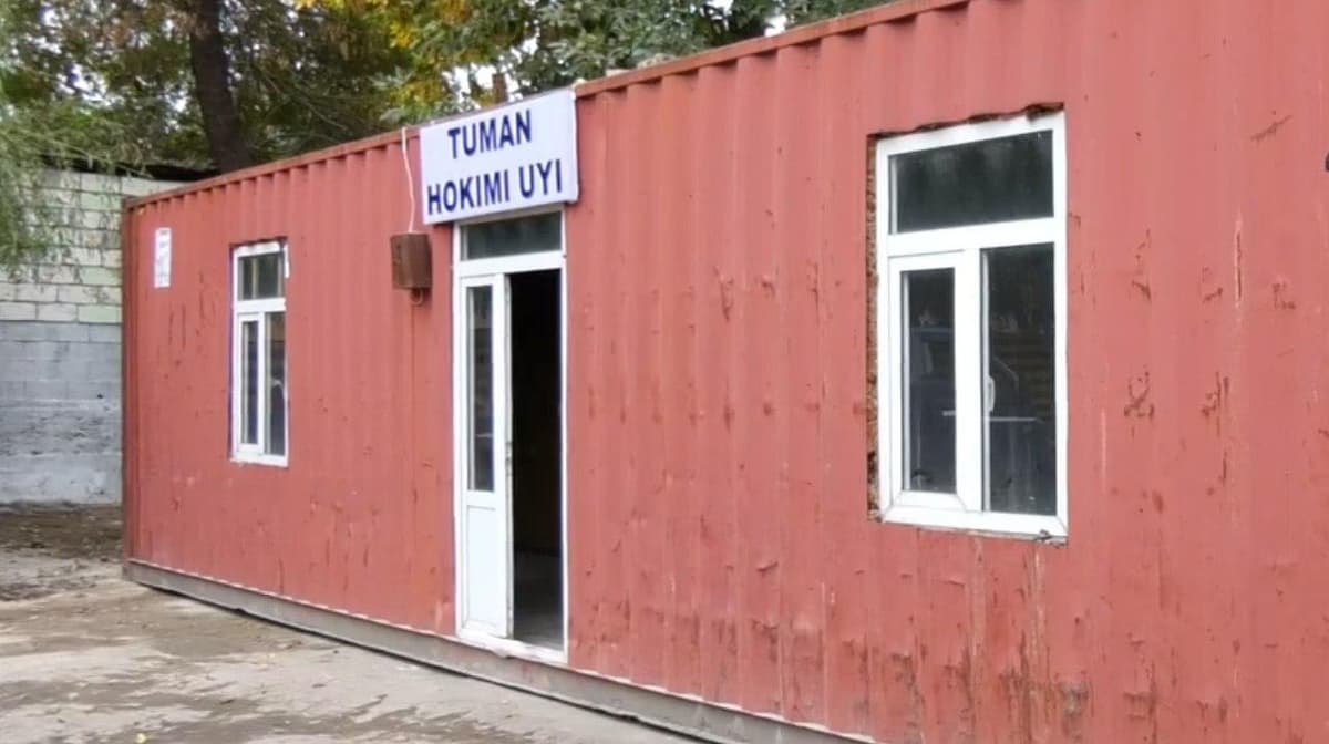 Norin tumani hokimi konteyner uyga ko‘chib o‘tdi