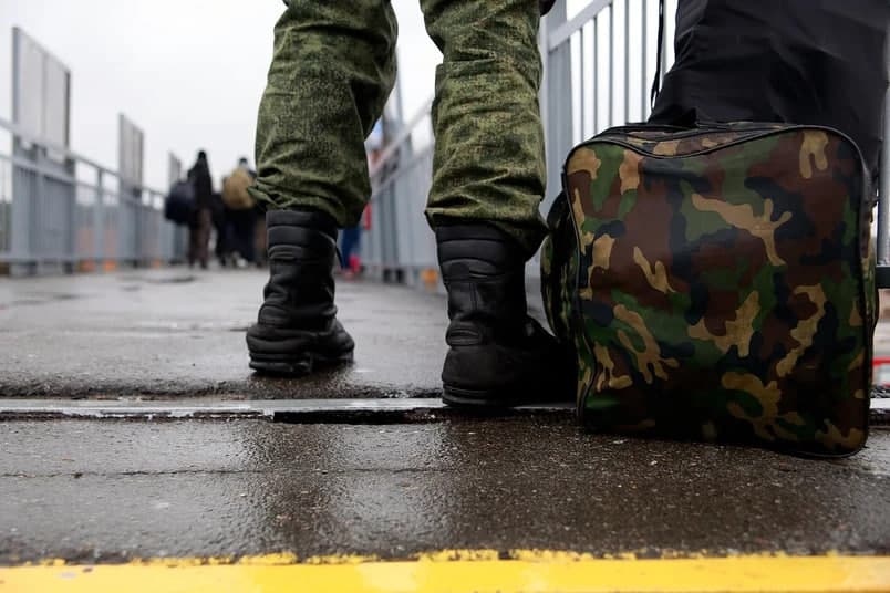 “Bizga Ukraina harbiylariga ta’minot keladigan ko‘prikni egallash topshirilgandi” – Rossiya armiyasiga yollangan yigit hikoyasi