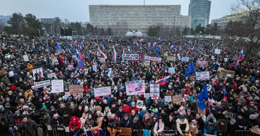 Slovakiya yana Fitso kursiga qarshi ko‘p ming kishilik namoyishlar bo‘lib o‘tdi