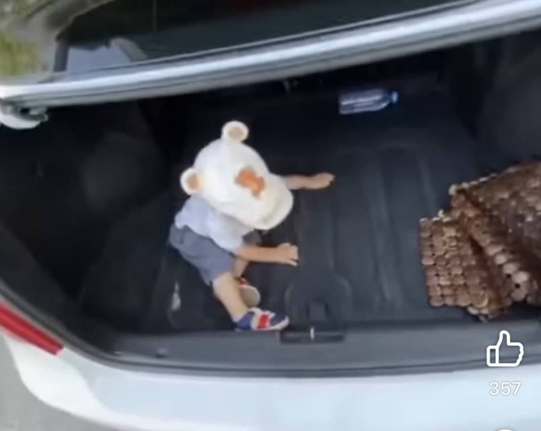 Farg‘onada 45 yoshli erkak yosh bolani mashina yukxonasiga solib qo‘ydi