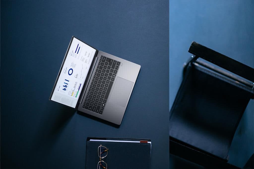 Hammasi himoya ostida: biznesda xavfsizlikni ta’minlaydigan va SIga yondashuvni o‘zgartiradigan ASUS ExpertBook 4 ta modeli