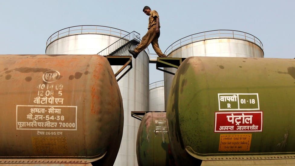 Трамп Россия нефтидан воз кечиш эвазига Ҳиндистон учун божларни пасайтирди