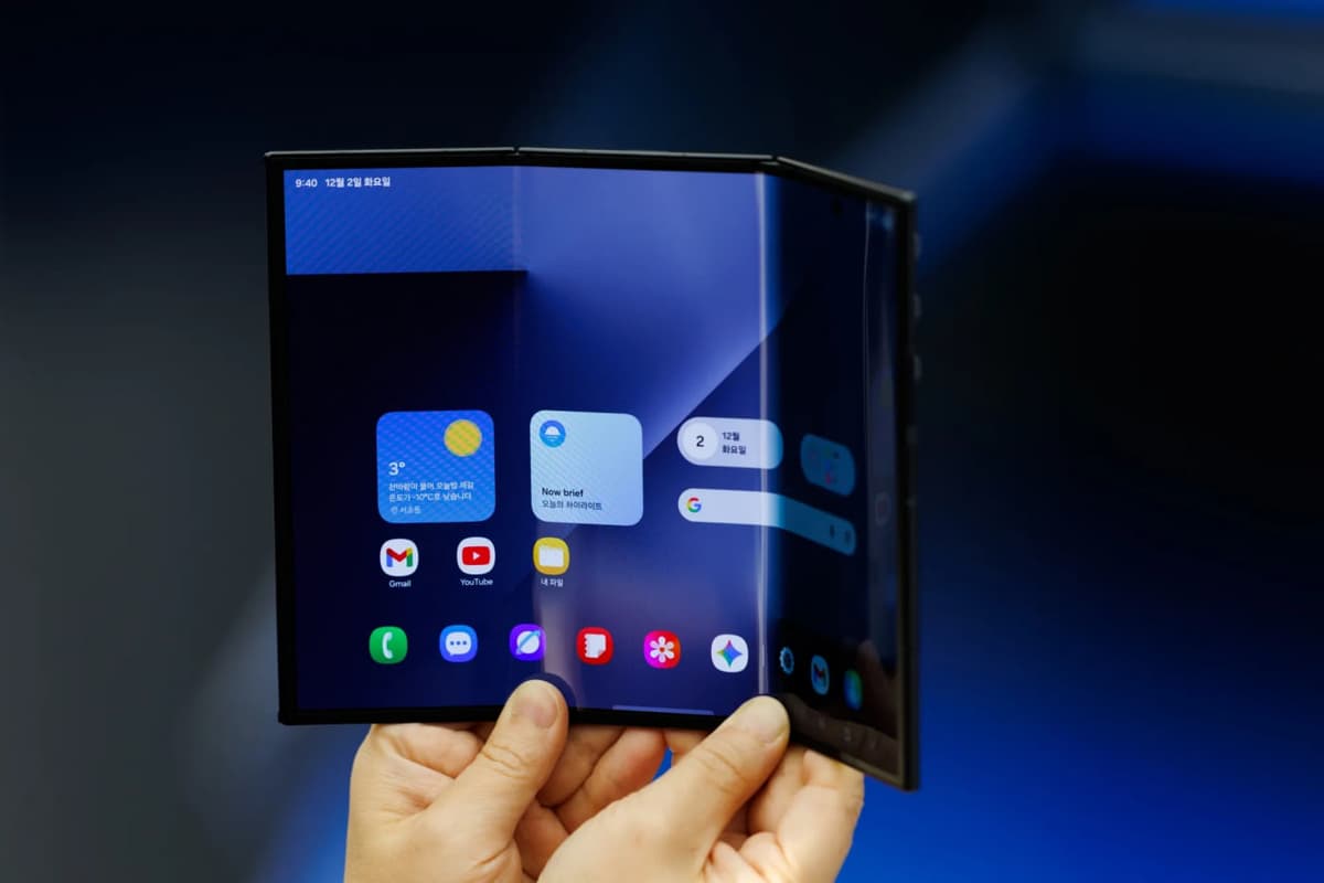 Samsung ўзининг биринчи уч букланадиган Galaxy Z TriFold смартфонини тақдим этди