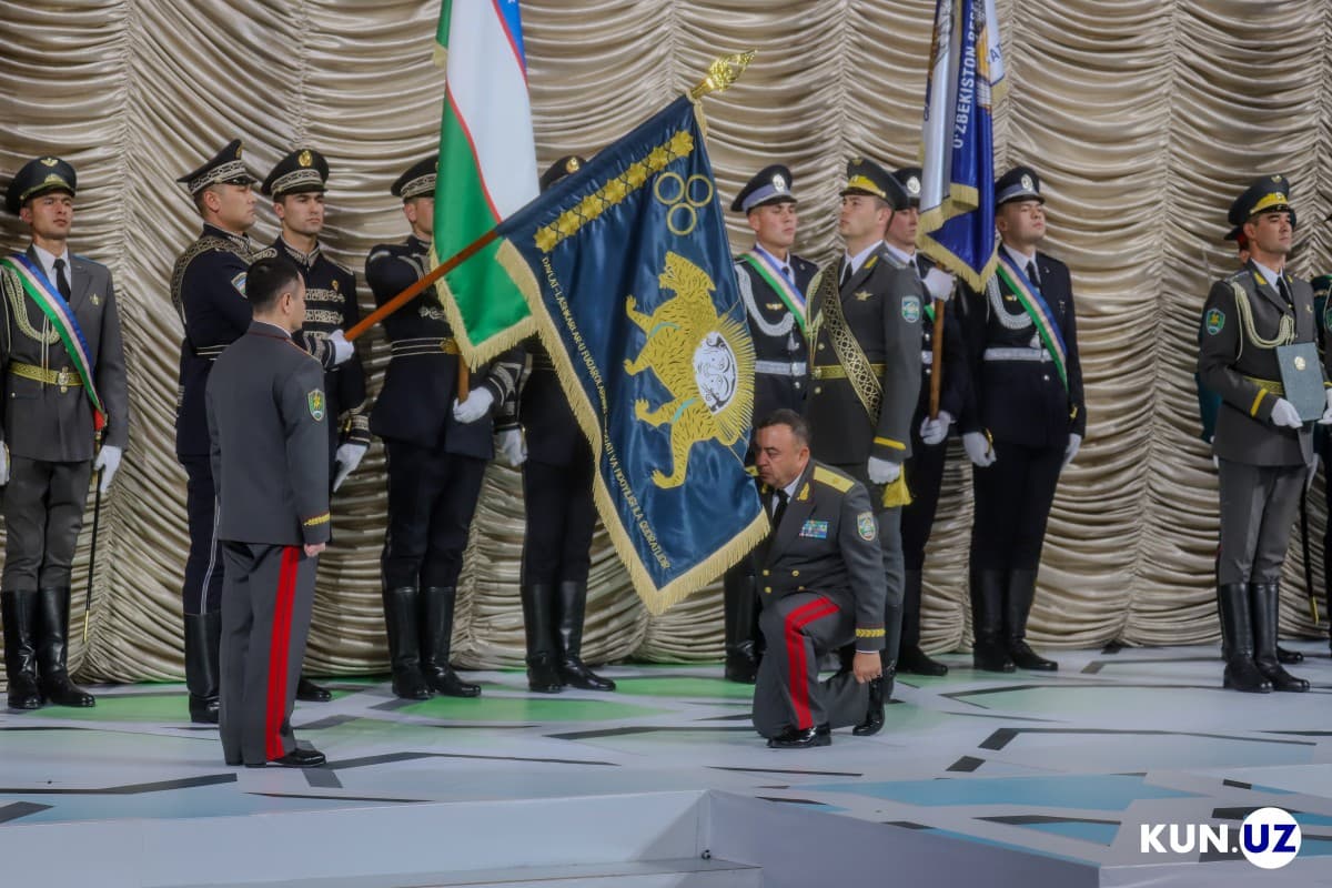 Fotojamlanma: Davlat arboblari va harbiy elita - Vatan himoyachilari kuni bayramida