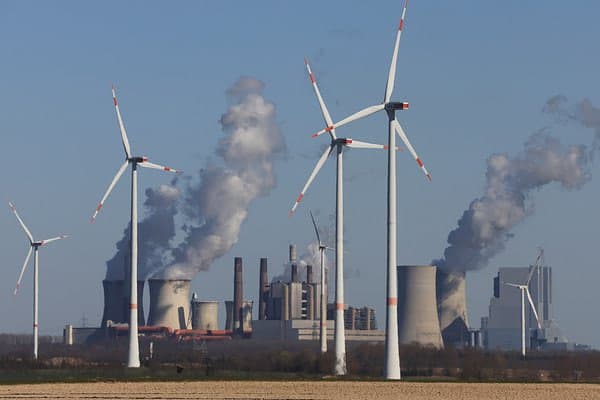 Infografika: Davlatlar kesimida elektr energiyasining asosiy manbalari