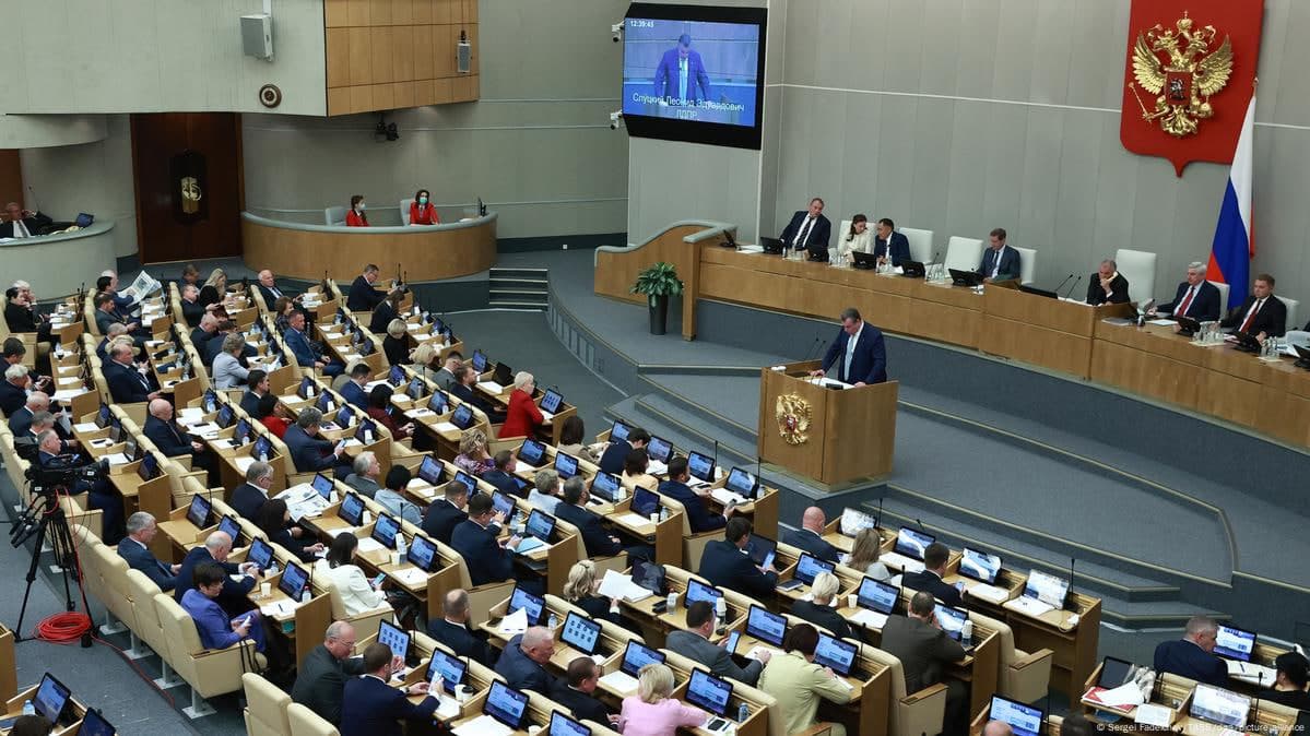 Rossiya dumasi «ekstremistik materiallar»ni qidirganlik uchun jarimalarni tasdiqladi
