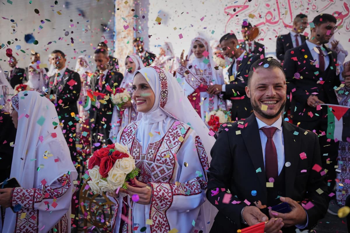 G‘azo vayronalari orasida 54 juftlik uchun ommaviy to‘y o‘tkazildi – fotolar