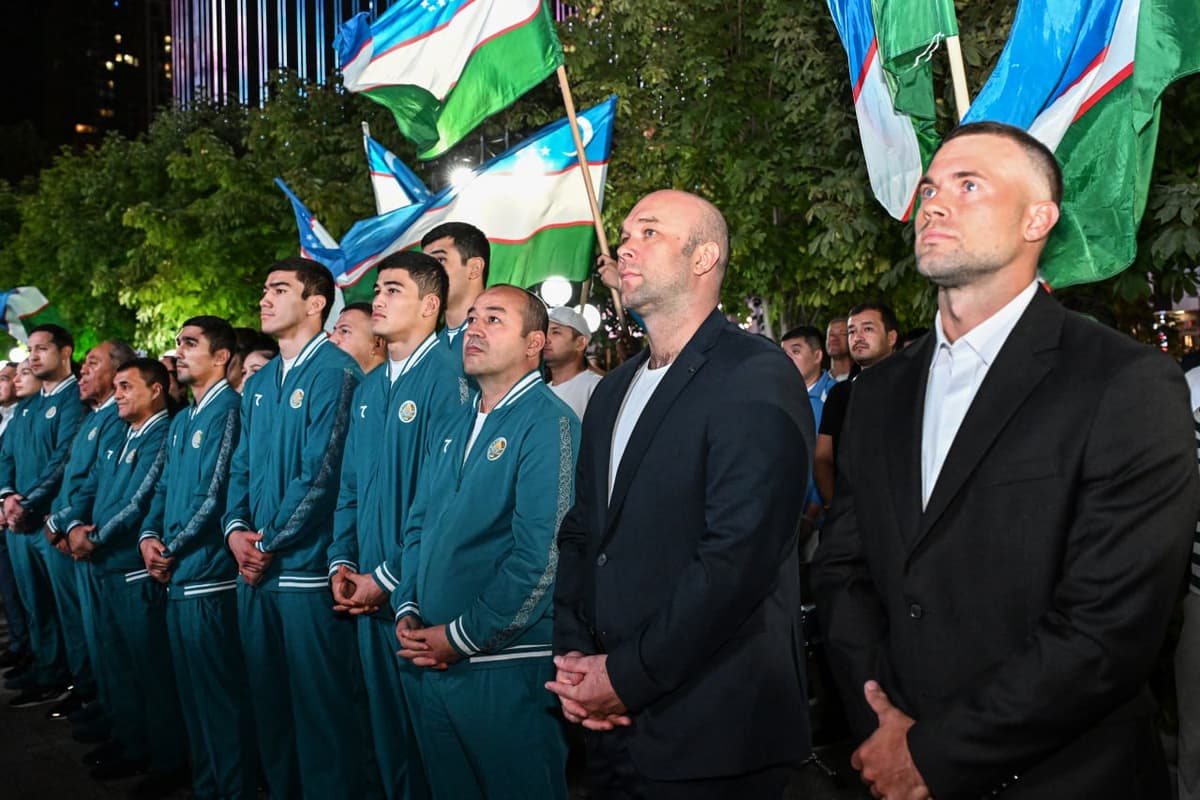 Uzbekistan awards world championship medalists in boxing, weightlifting, and canoe sprint