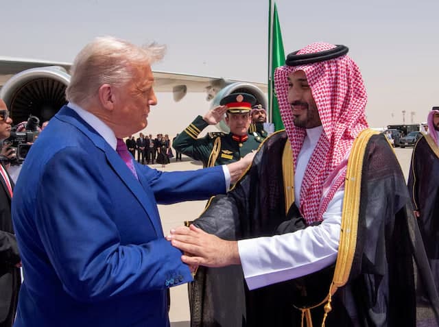 Muhammad bin Salmon siyosiy sahnaga qaytdi: Tramp bilan yangi “katta bitim” kutilyapti