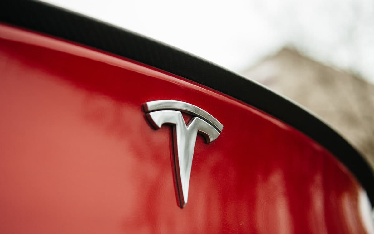 Tesla aksiyalari qiymati bir kunda 15 foizga tushib ketdi