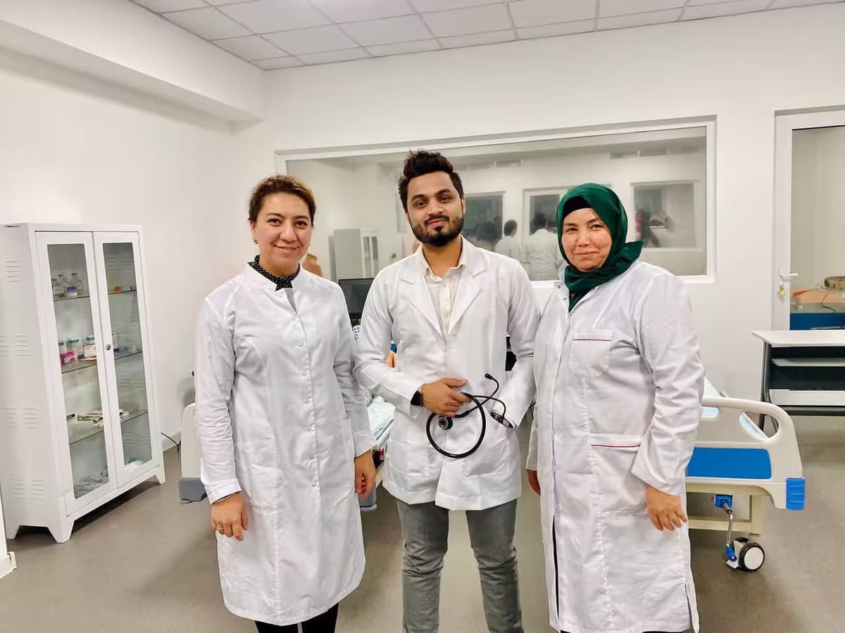 Toshkent tibbiyot universiteti talabasi samolyotda inson hayotini saqlab qoldi