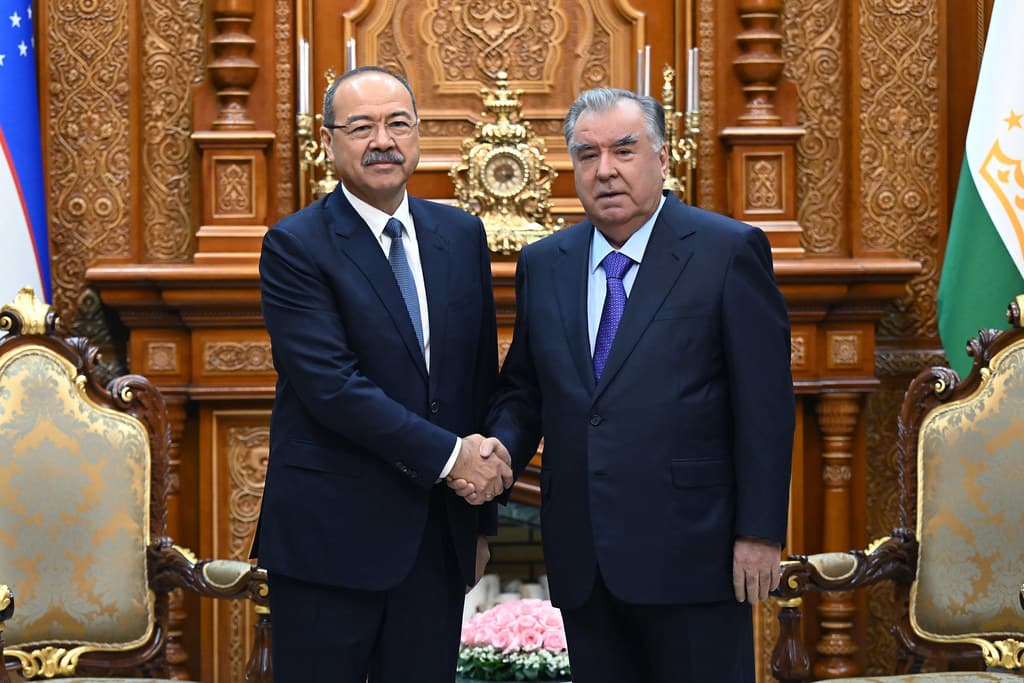PM Abdulla Aripov holds talks with President of Tajikistan Emomali Rahmon