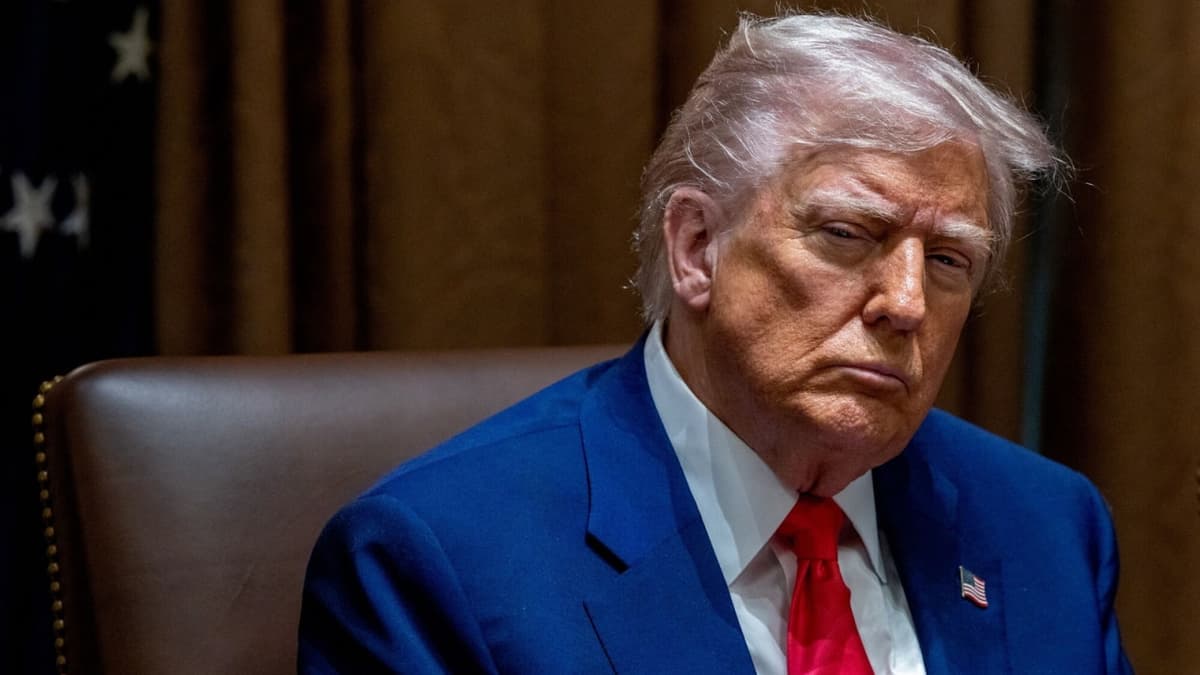 Трамп повысил общий размер пошлин против Китая до 145%