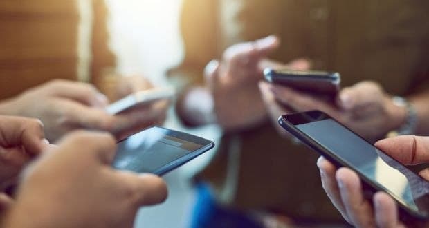 Uzbekistan increases mobile phone imports