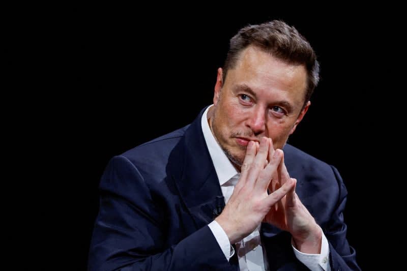 Tesla акциядорлари Илон Маскка бир триллион долларлик бонус беришга рози бўлди