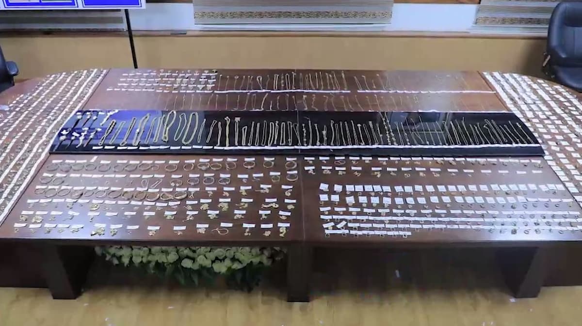 Qirg‘izistondan noqonuniy olib kelingan 5,7 mlrd so‘mlik zargarlik buyumlari to‘xtatib qolindi