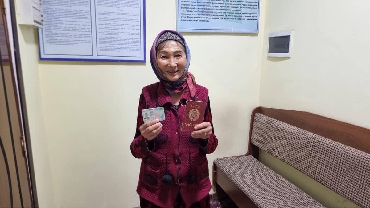 Самарқандда СССР паспорти билан юрган аёлга ID карта берилди