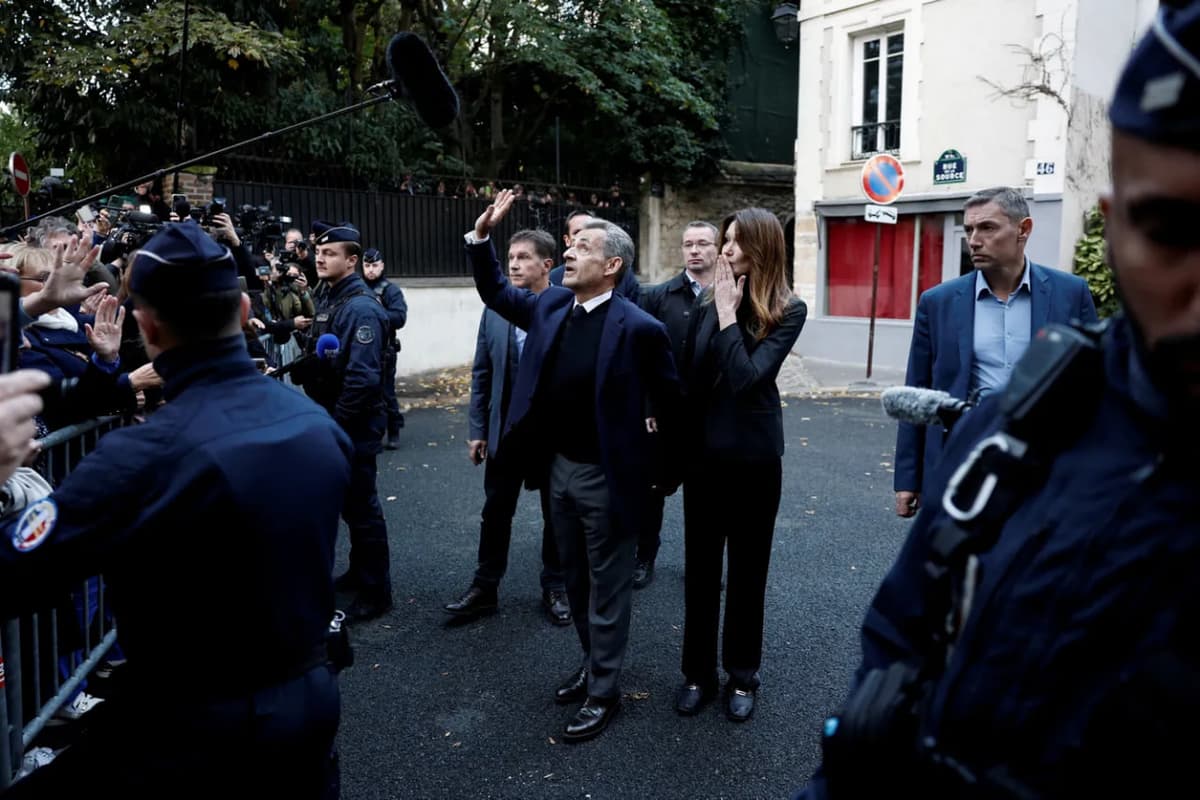 Nikolya Sarkozi qamoqxonaga keldi