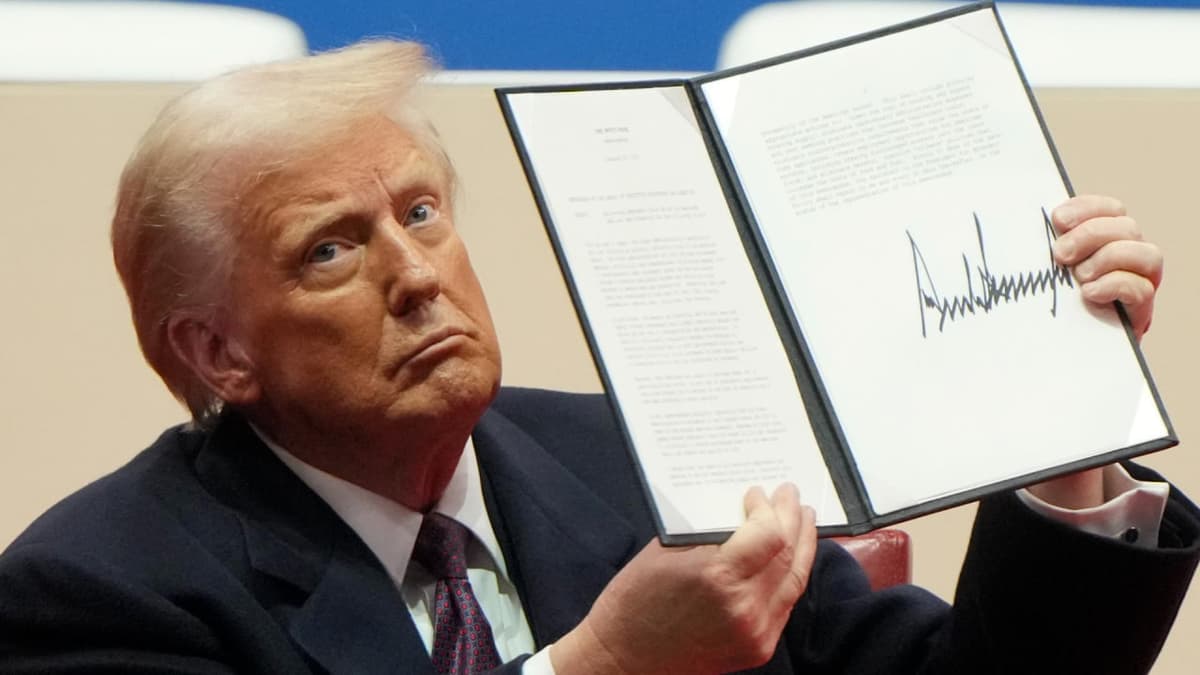 Подпись президента США появится впервые на долларах