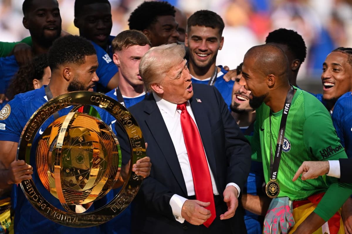 FIFA klublar o‘rtasidagi jahon chempionati kubogi asl nusxasini Trampga qoldirdi