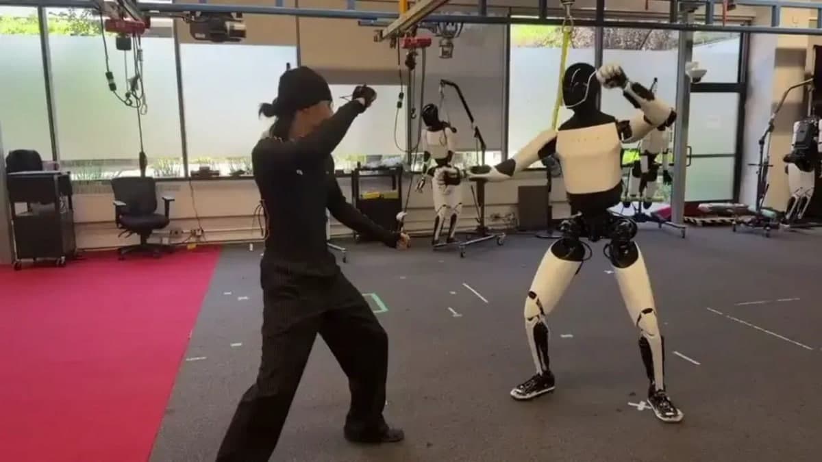 Маск Optimus роботлари кунг-фу ўрганаётганини кўрсатди