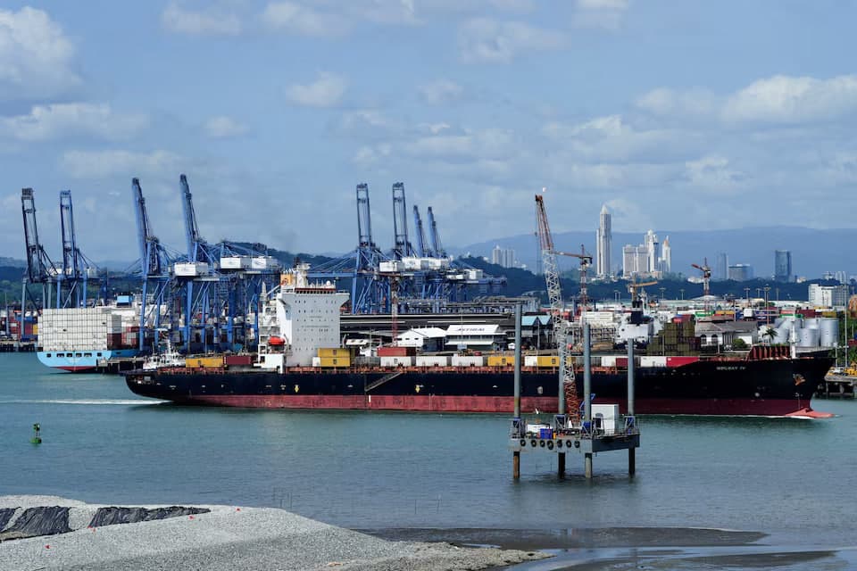 Panama mamlakat portlarini hongkongliklar boshqaruviga topshirgan amaldorlarni sudga beradi