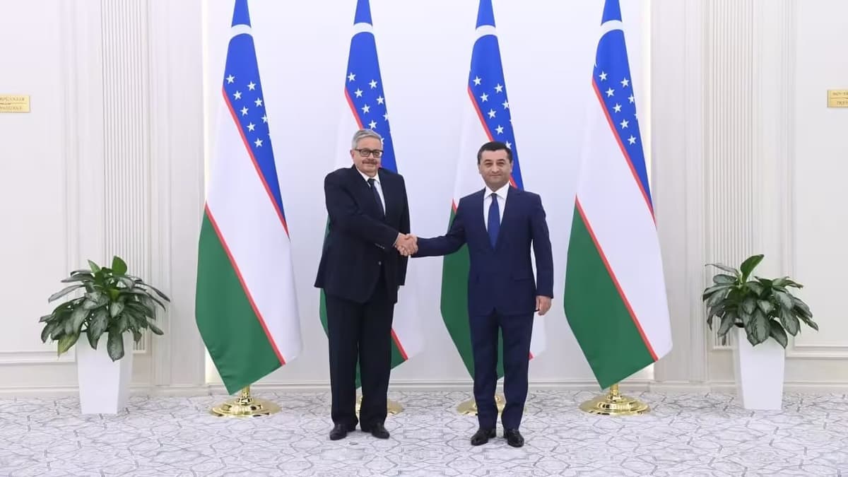 Russia's new ambassador presents copies of credentials to FM Saidov