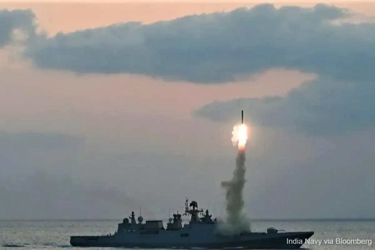 Ҳиндистон Покистон билан кескинлик фонида ракеталарини синовдан ўтказди