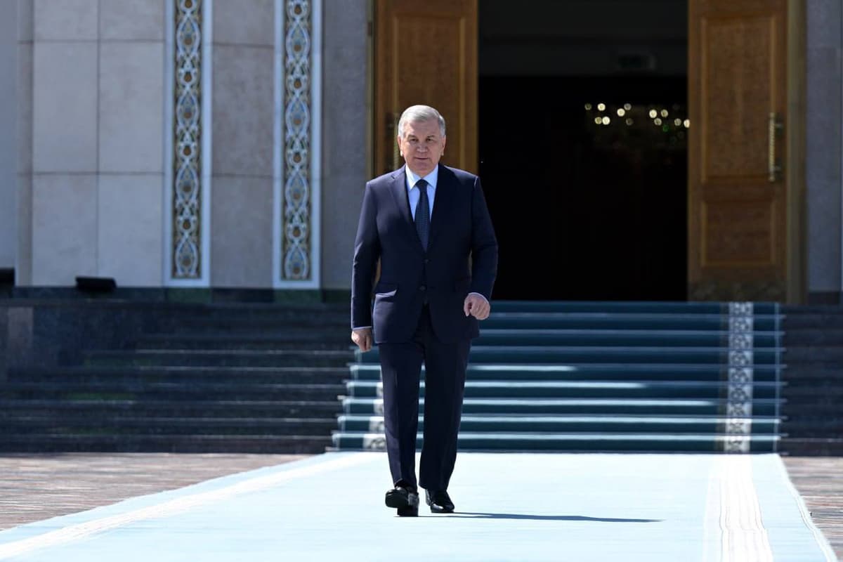 Президент Узбекистана отбыл в Будапешт