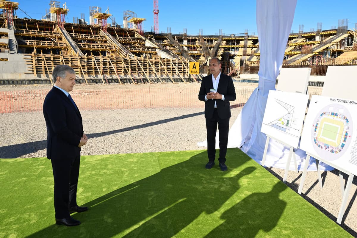 Shavkat Mirziyoyev Yangi Toshkentda barpo etilayotgan stadionni ko‘zdan kechirdi
