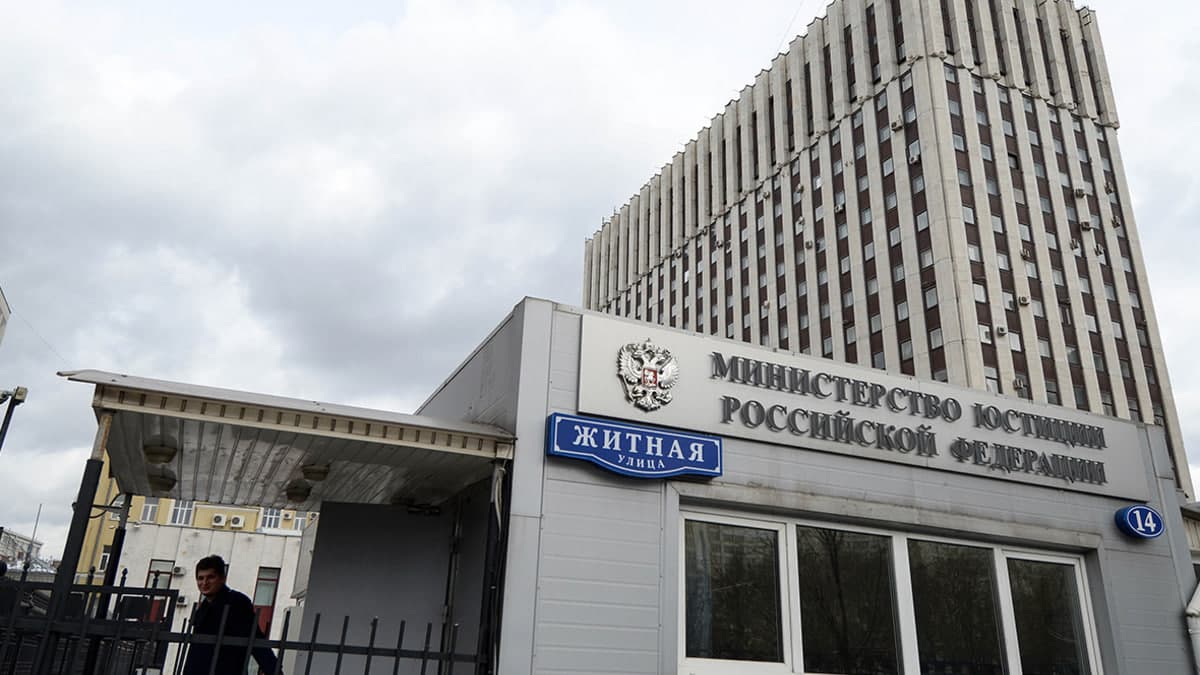 Rossiya Adliya vazirligi “chet el agentlari” ro‘yxatiga yana uch jurnalistni kiritdi