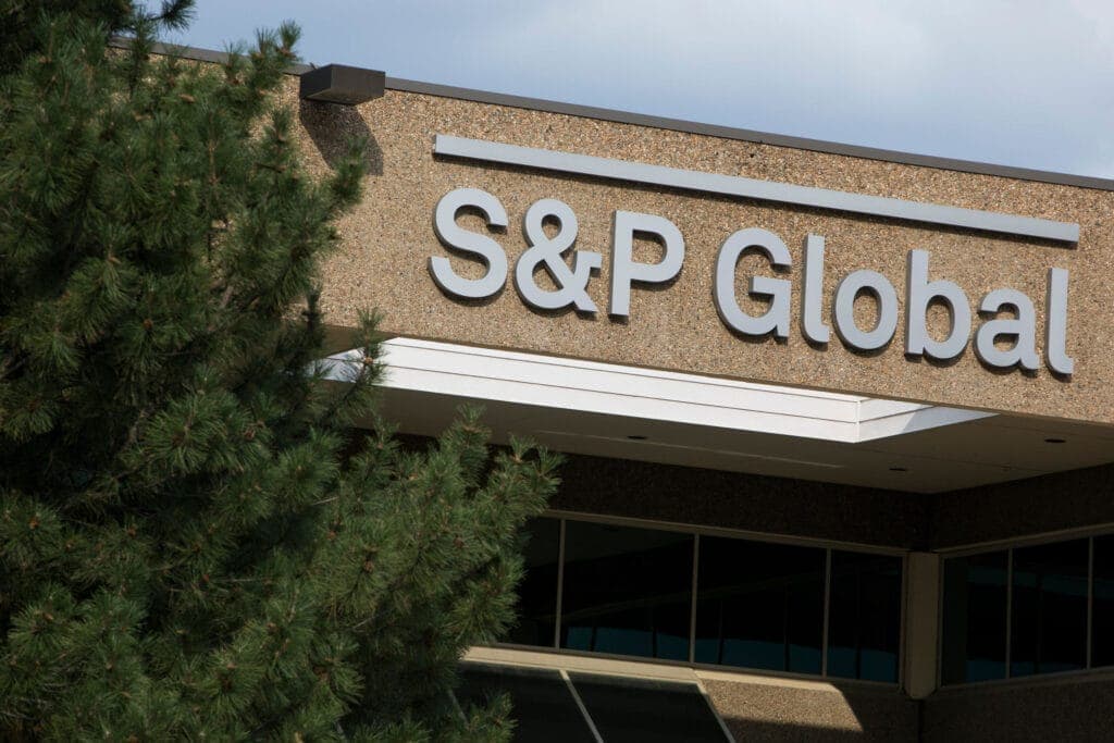 S&P Ўзбекистоннинг суверен кредит рейтингини яхшилади. Асосий омиллардан бири – олтин