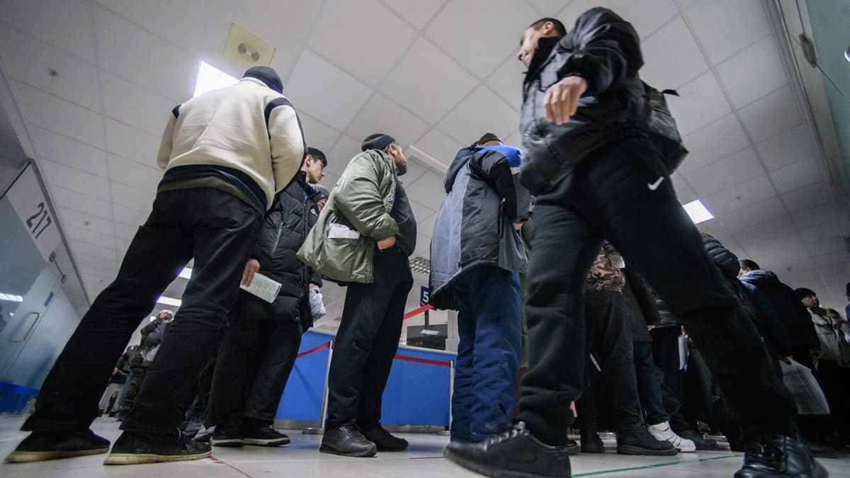 Россияда даромади яшаш минимумидан паст бўлган мигрантларга патент берилмайди