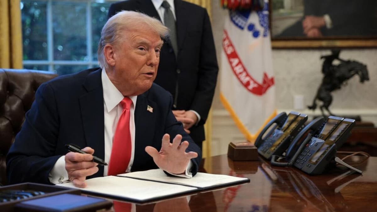 Трамп Россияга нисбатан жорий қилинган санкцияларни бир йилга узайтирди