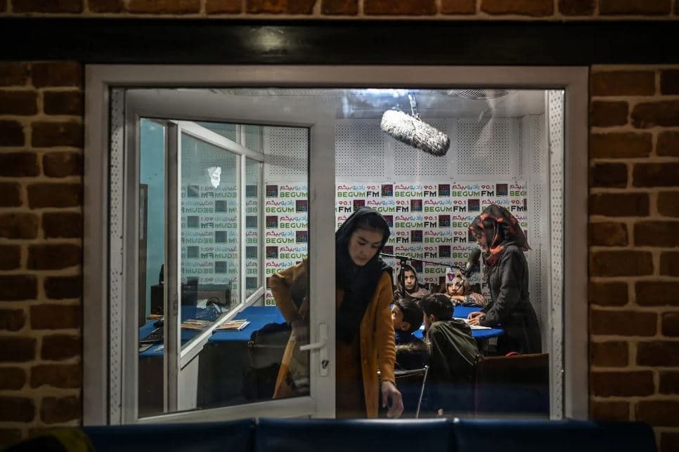 «Tolibon» Afg‘onistondagi yagona ayollar radiostansiyasini yopdi