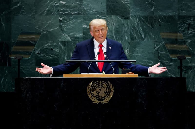 Трамп БМТда: «Европа дўзахга қараб кетмоқда, очиқ чегаралар тажрибасини тугатиш вақти келди»