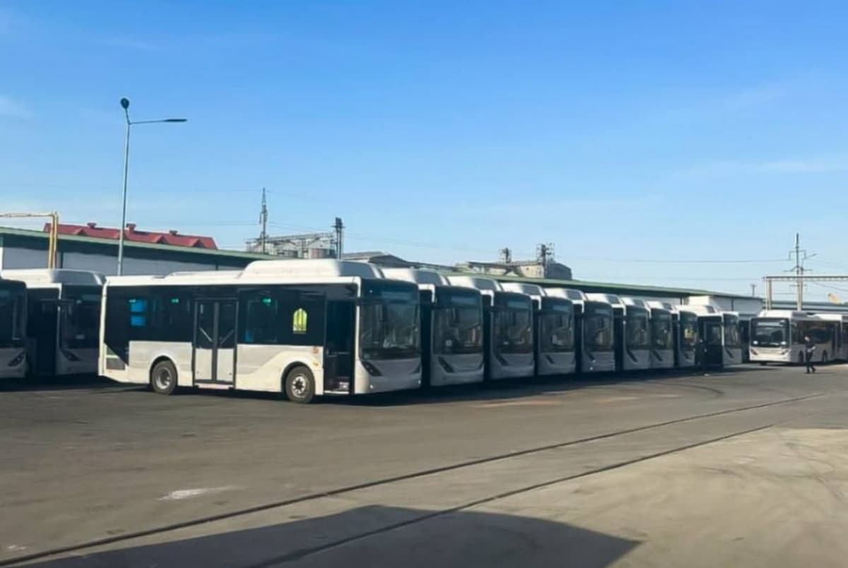 Навоий вилояти учун Хитойдан 60 та автобус олиб келинди