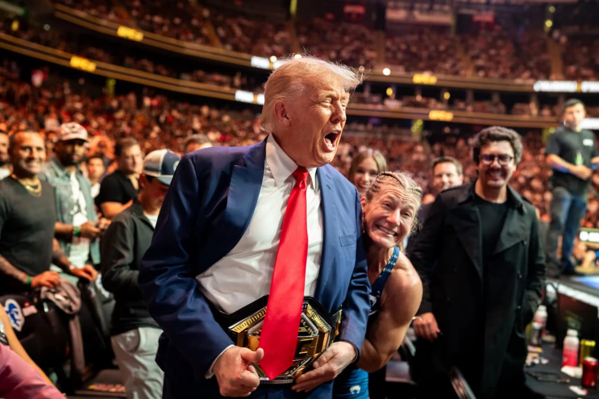 Трамп Оқ уй ҳудудида UFC жанги ўтказилишини эълон қилди