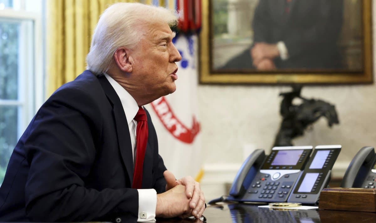 Трамп Россия нефтига иккиламчи божлар жорий этиш билан таҳдид қилди