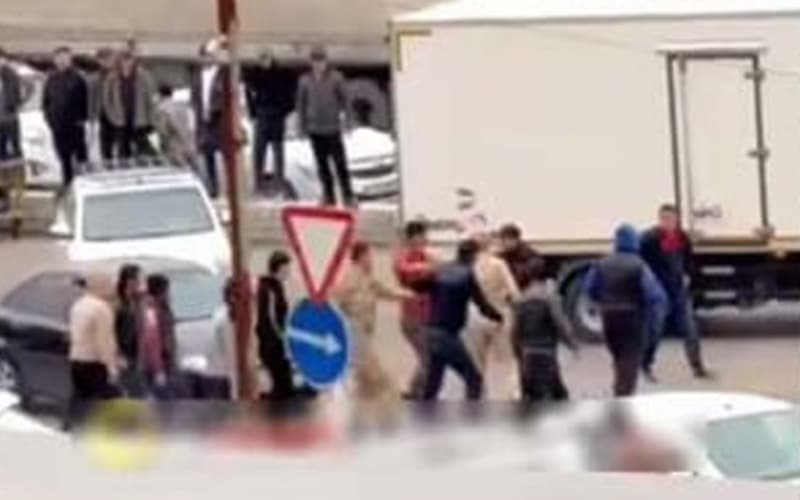 Uchtepada yuk mashinasi haydovchisi va fuqarolar o‘rtasida janjal sodir bo‘ldi