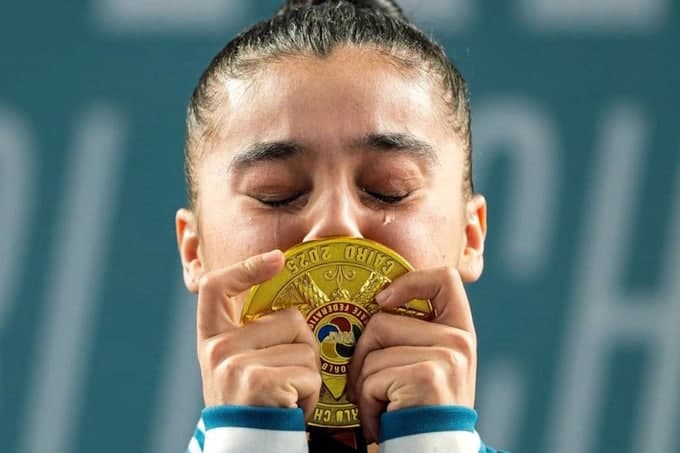 O‘zbekiston tarixida ilk bor ayol karatechi jahon chempioniga aylandi
